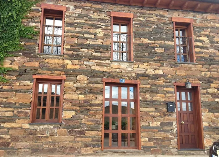 Casa De Piedra En Muga De Alba